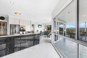 360-Degree View 1BR Luxury Apartment in Elanora